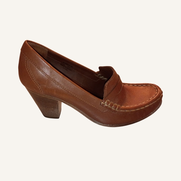 L L. Bean Classic Brown Women's Loafer Heel Size 5 - Picture 1 of 6